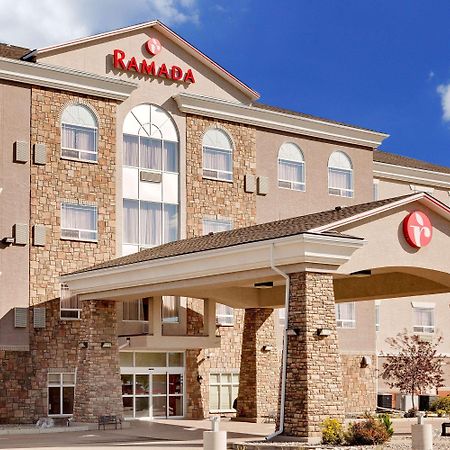 Ramada By Wyndham Lac La Biche Ngoại thất bức ảnh