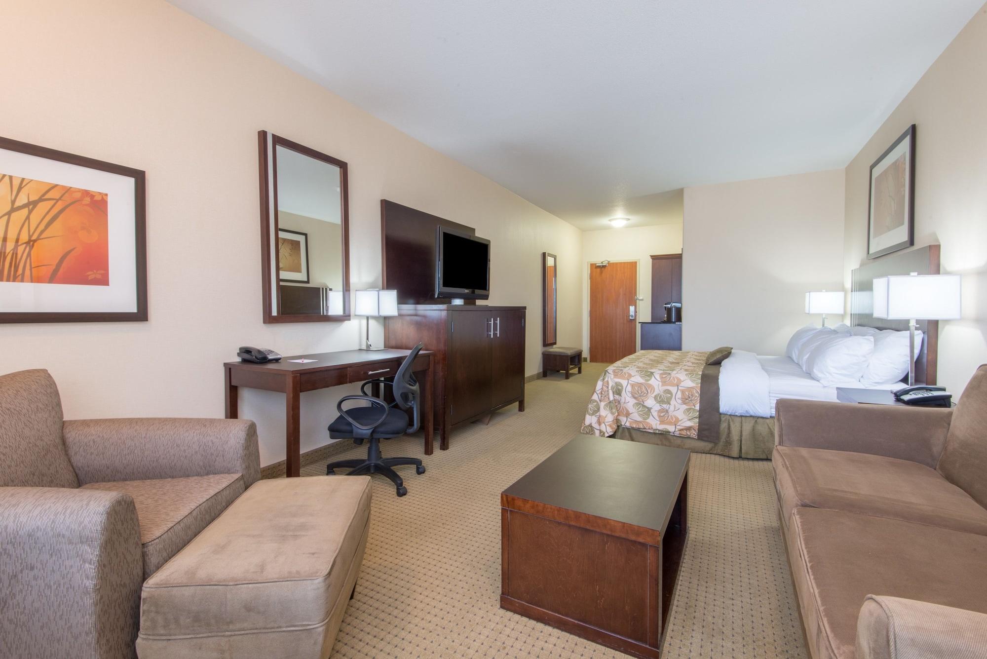 Ramada By Wyndham Lac La Biche Ngoại thất bức ảnh