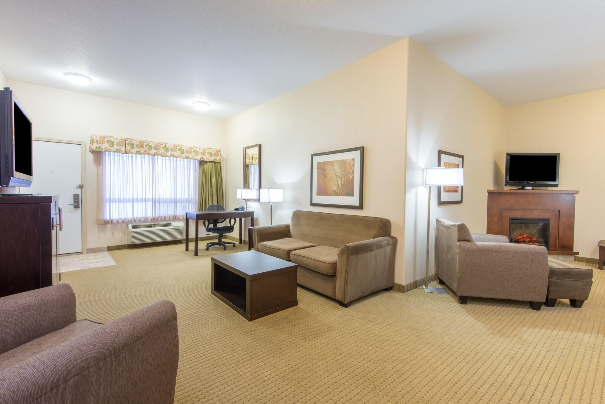 Ramada By Wyndham Lac La Biche Ngoại thất bức ảnh
