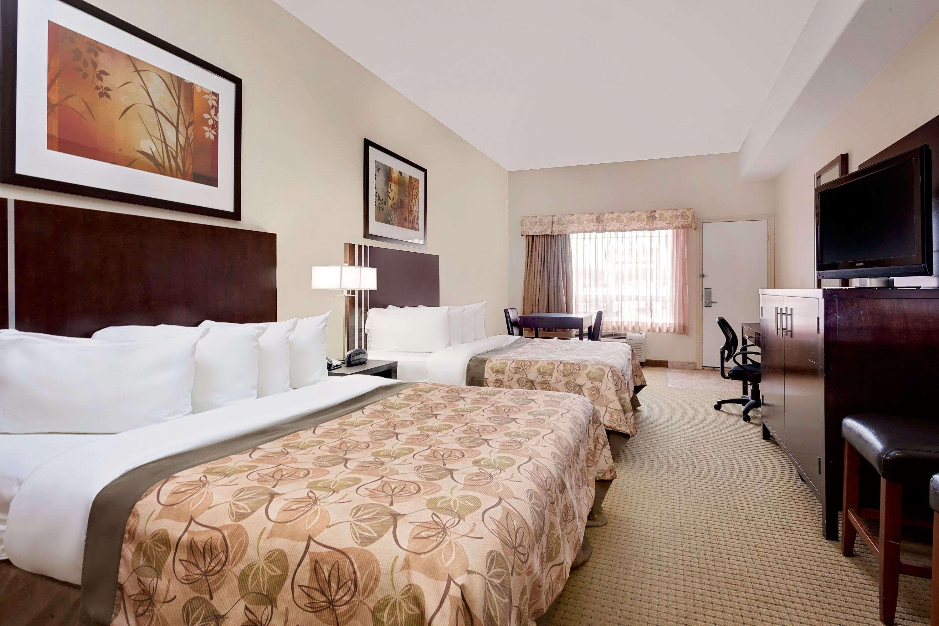Ramada By Wyndham Lac La Biche Ngoại thất bức ảnh