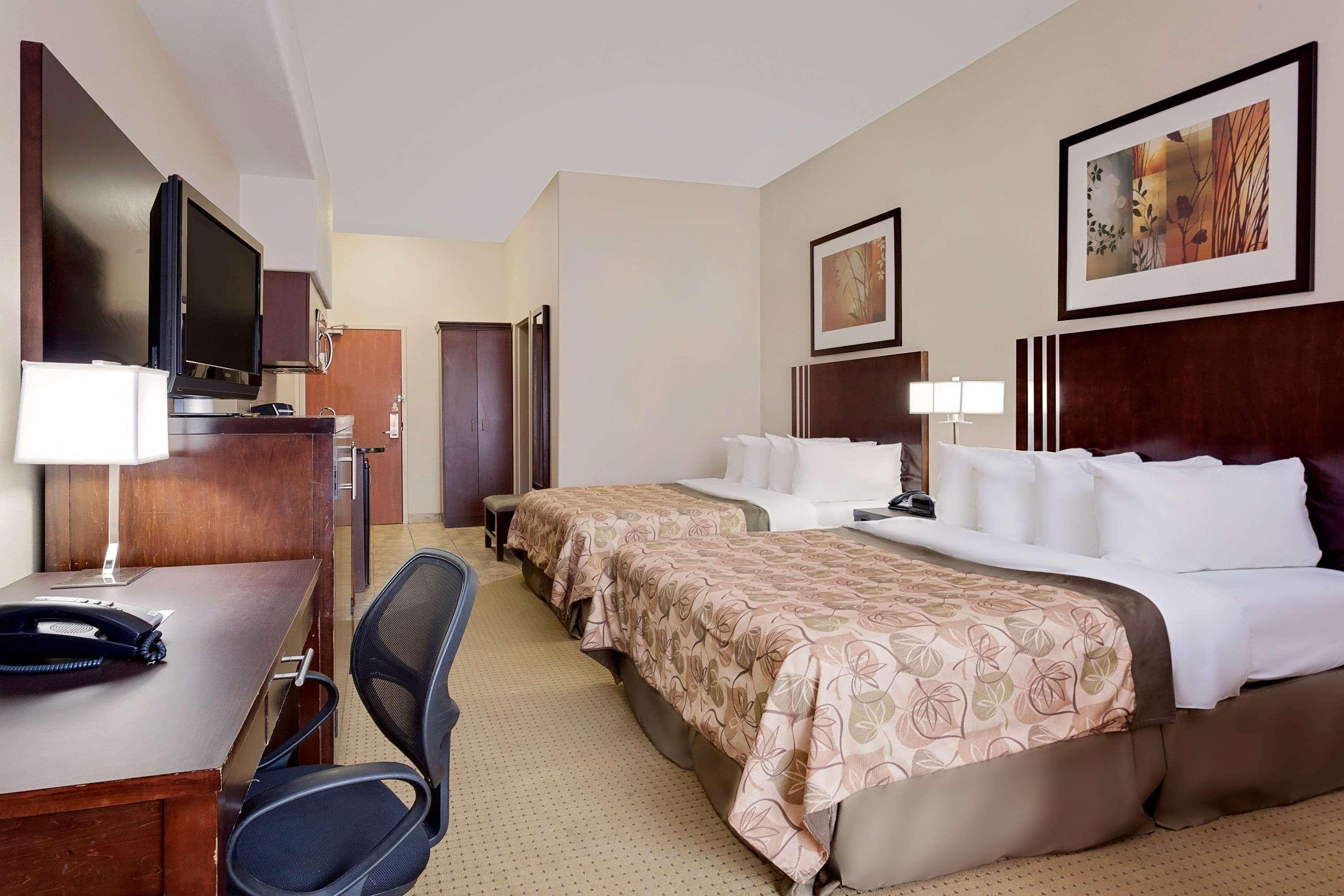 Ramada By Wyndham Lac La Biche Ngoại thất bức ảnh