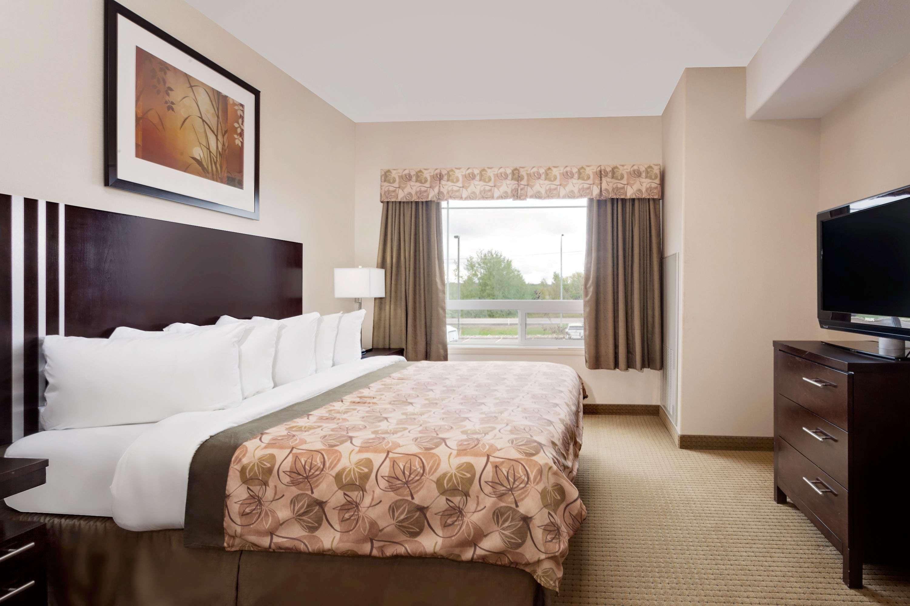 Ramada By Wyndham Lac La Biche Ngoại thất bức ảnh