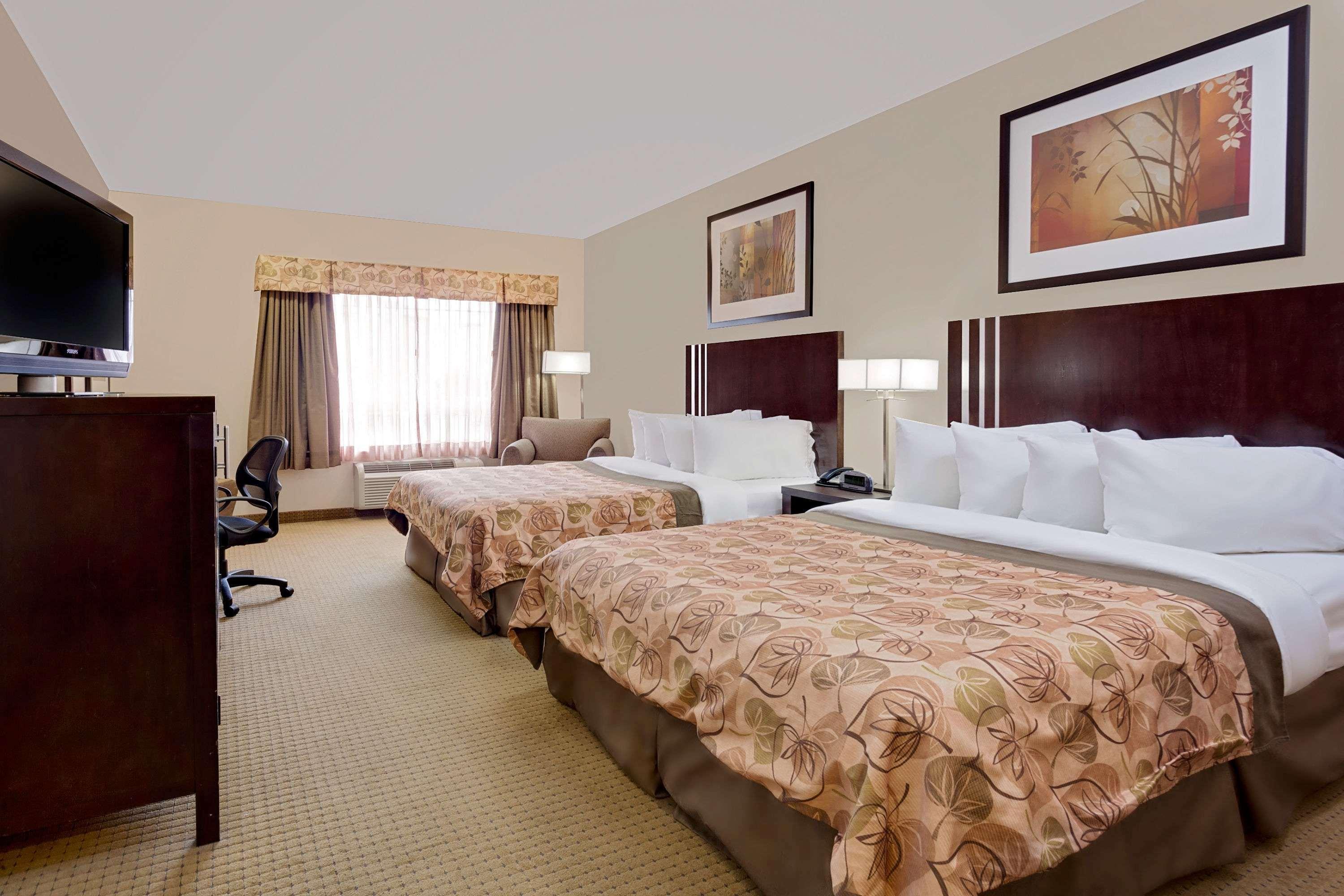 Ramada By Wyndham Lac La Biche Ngoại thất bức ảnh