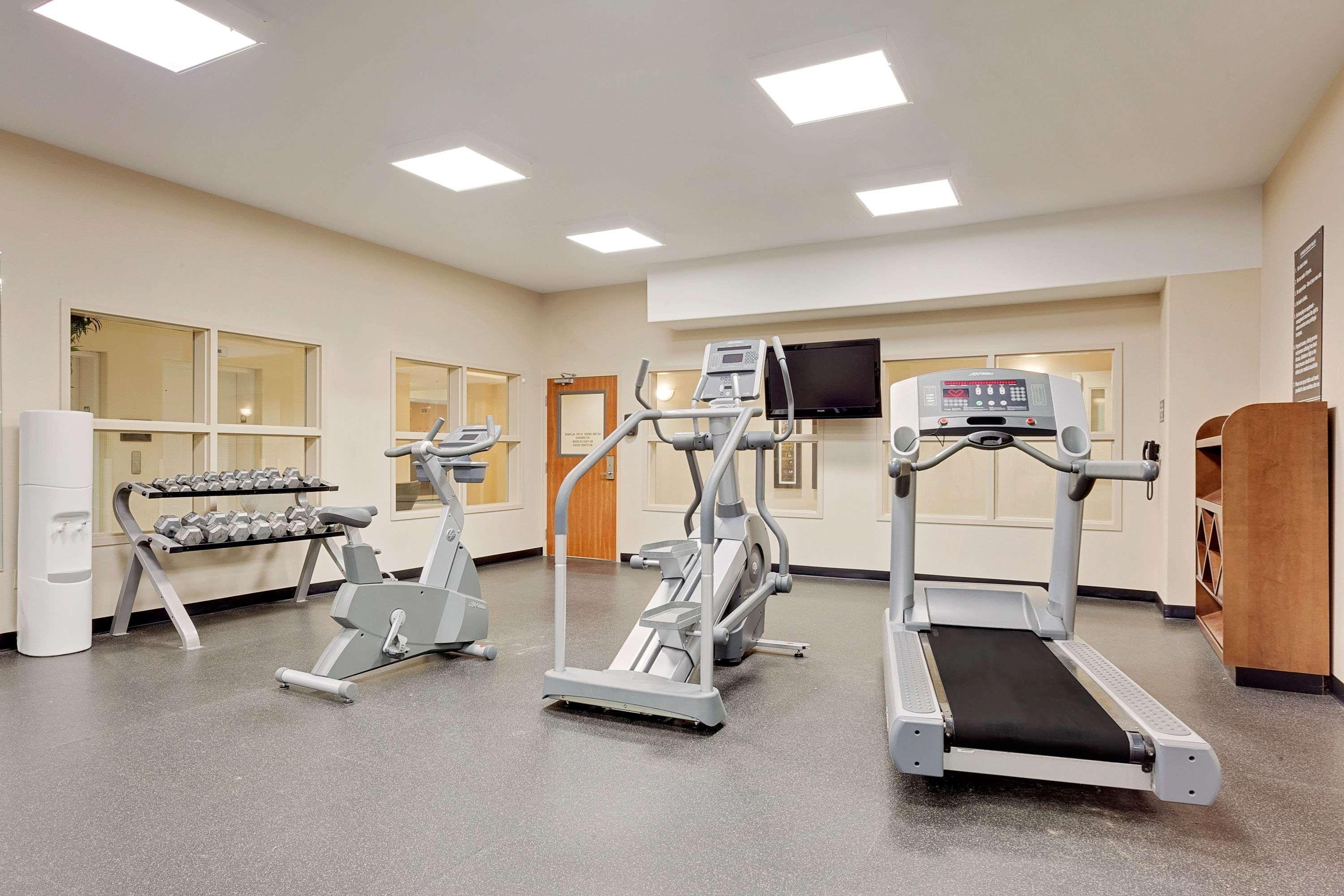 Ramada By Wyndham Lac La Biche Ngoại thất bức ảnh