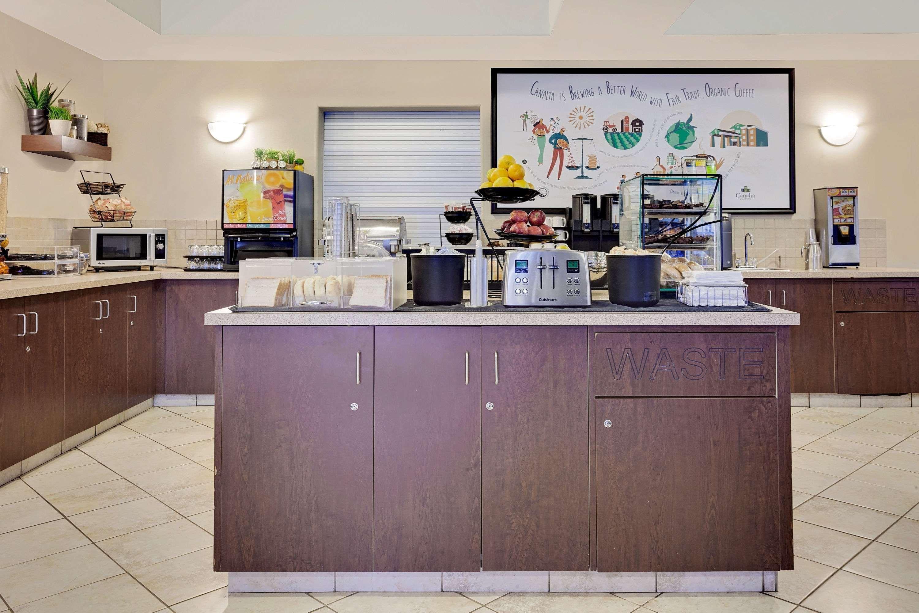 Ramada By Wyndham Lac La Biche Ngoại thất bức ảnh