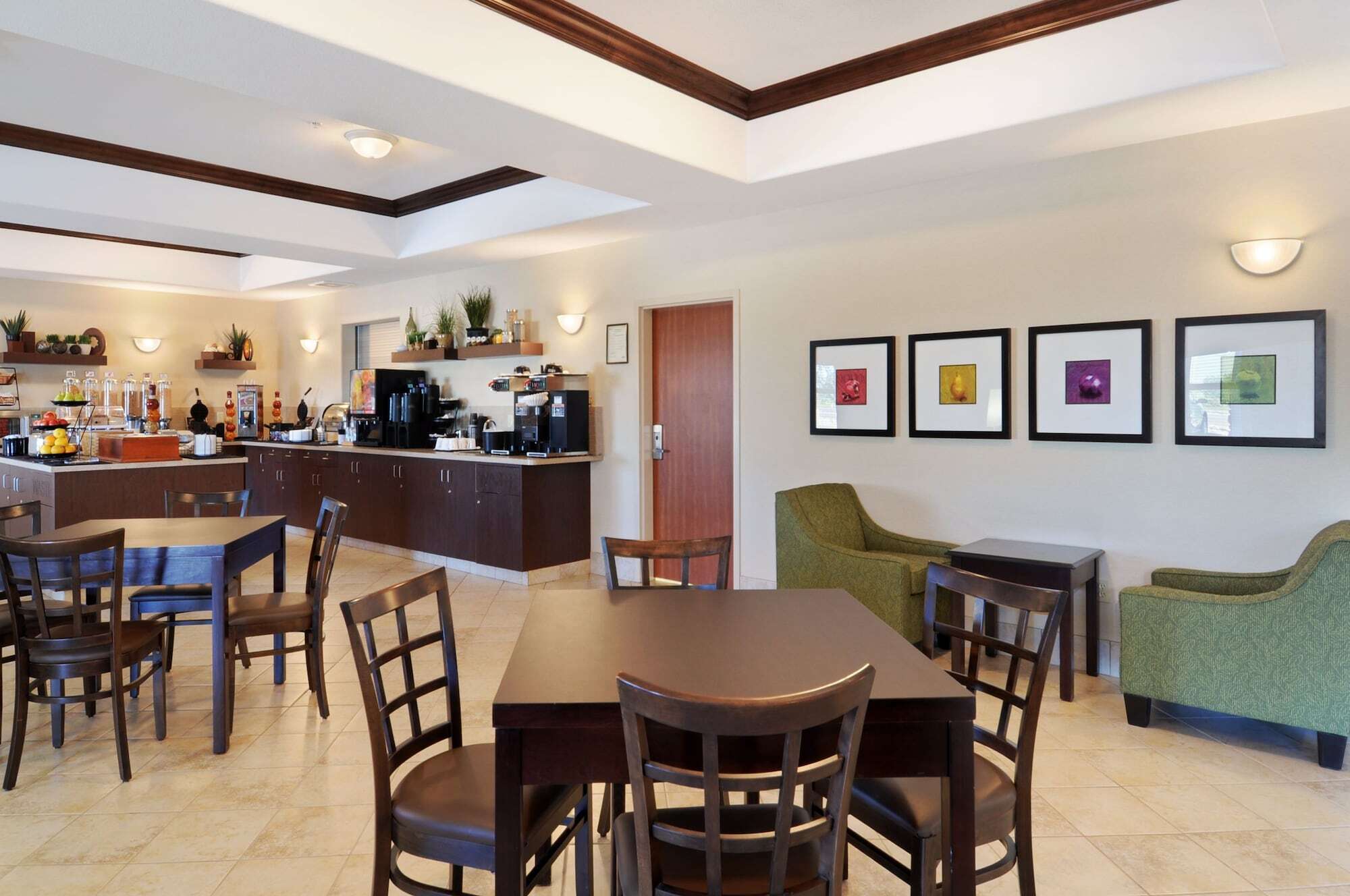 Ramada By Wyndham Lac La Biche Ngoại thất bức ảnh