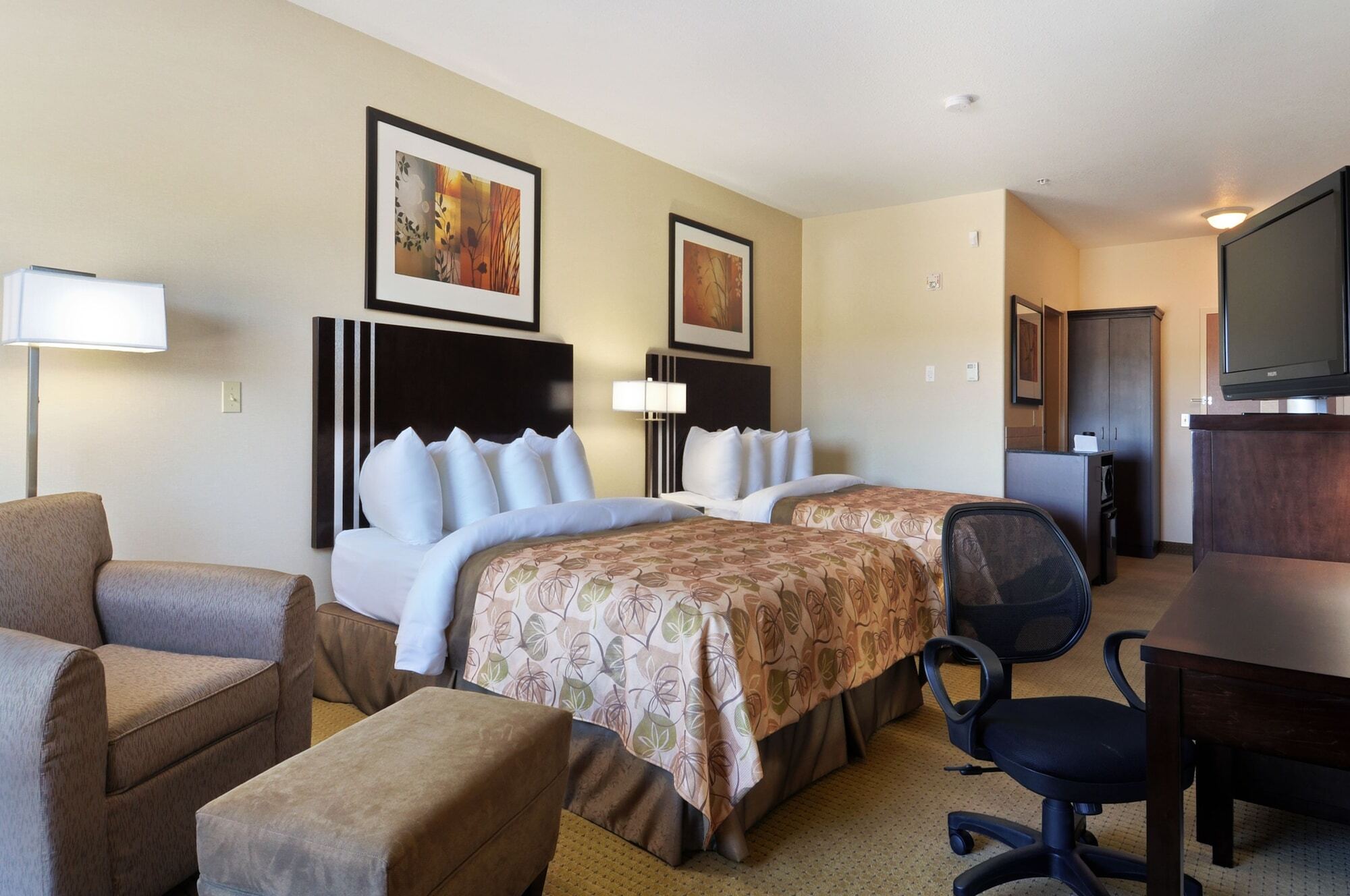 Ramada By Wyndham Lac La Biche Ngoại thất bức ảnh