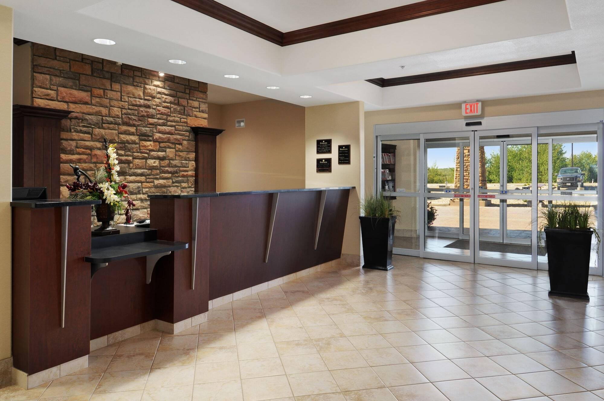 Ramada By Wyndham Lac La Biche Ngoại thất bức ảnh